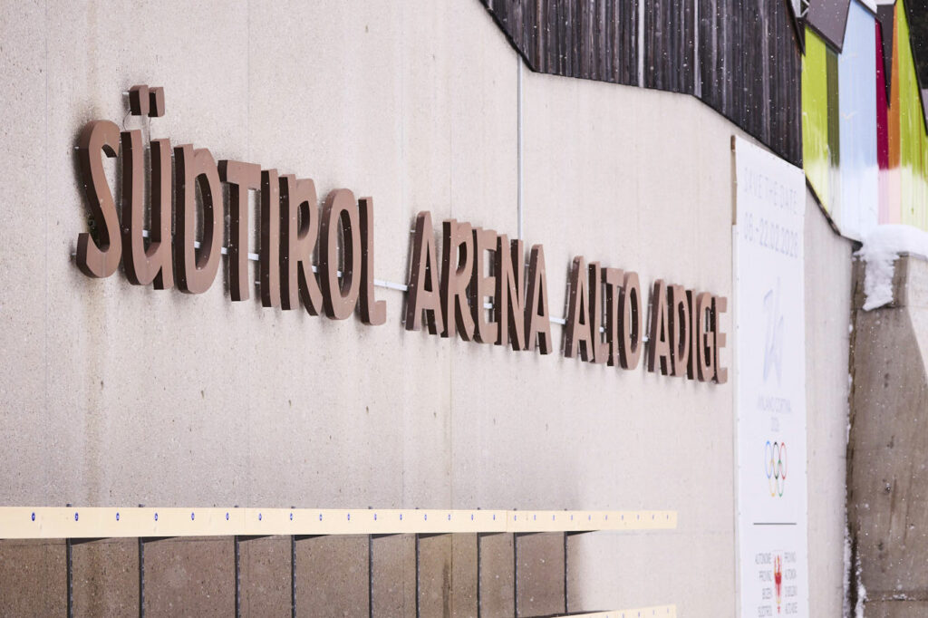 Schriftzug der Südtirol Arena Alto Adige