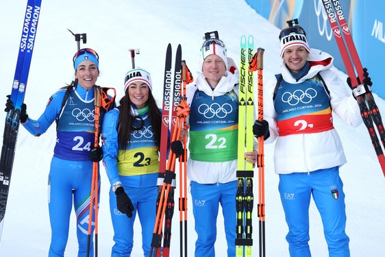Holten Silber in der Mixed-Staffel im ersten Olympischen Bewerb auf Südtiroler Boden (v.l.): Lisa Vittozzi, Dorothea Wierer, Lukas Hofer und Tommaso Giacomel. (Foto: Milano Cortina)